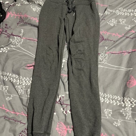 Lululemon size 4 joggers - Picture 1 of 4